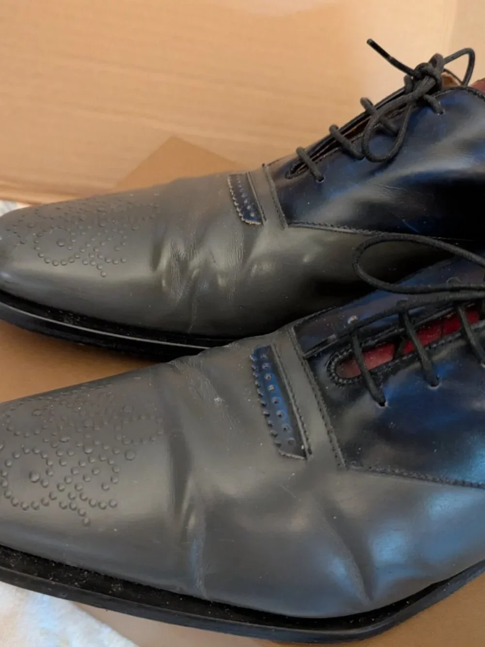 OLIVER SWEENEY Oxford Mens Shoe Plain-Toe Oxford with a medallion/brogue 9.5